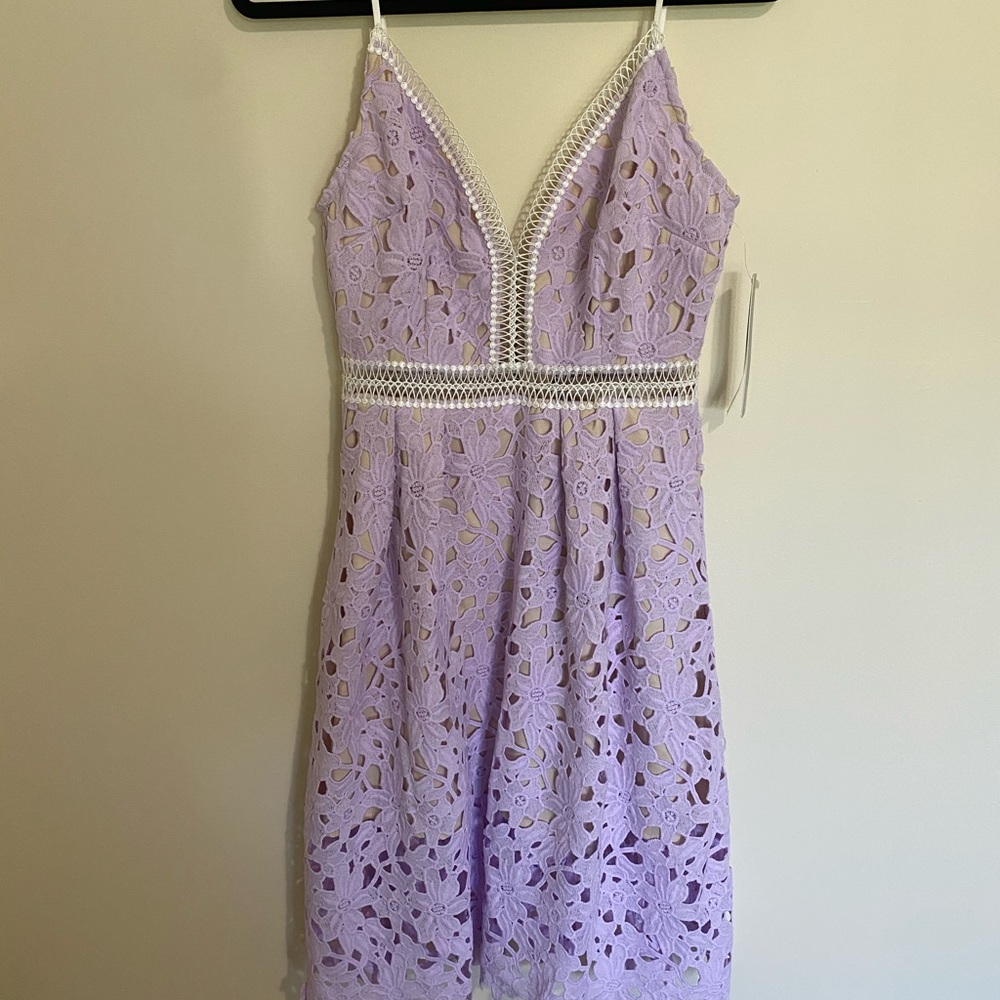 NWT AQUA LILAC LACE WITH WHITE DETAILING AQUAMIDI DRESS SIZE M